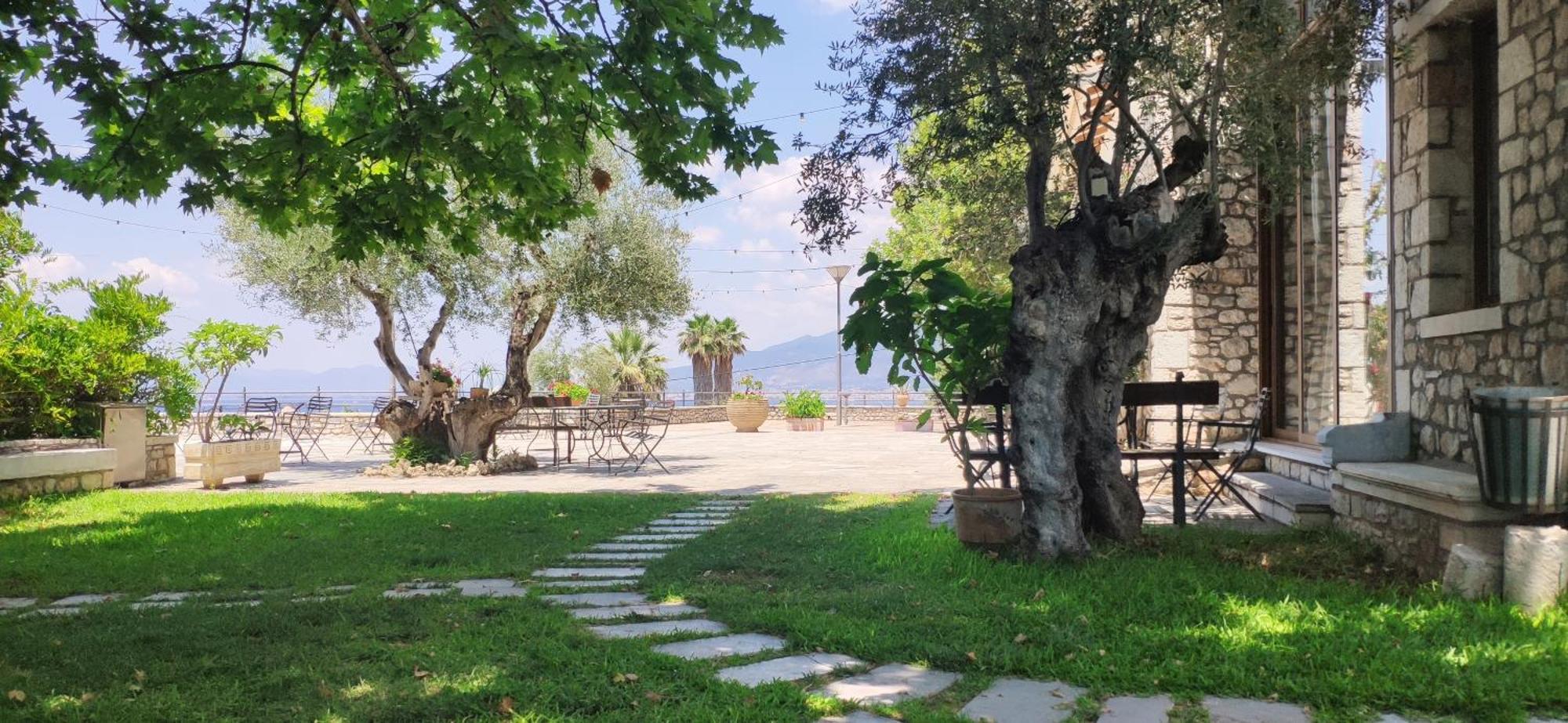 Polas Residencies Aparthotel Kalamata Exterior foto